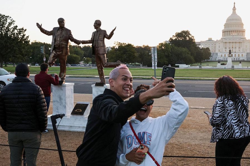 Илон Маск запустил свою «Википедию». Пять противоречий в статьях от