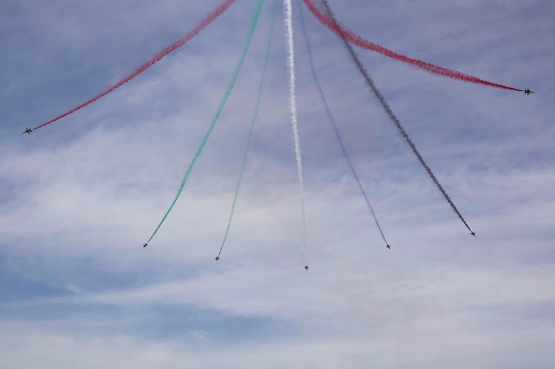 «Русские Витязи» выступили на авиашоу в Дубае. Видео