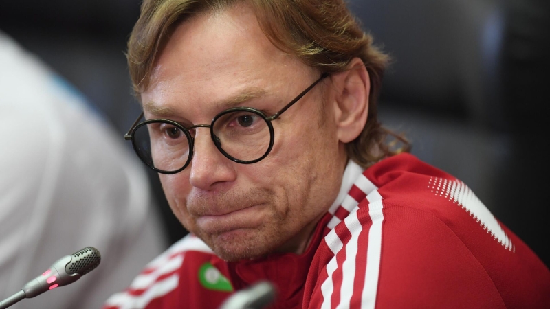 Карпин заявил, что не будет совмещать работу в сборной и клубе