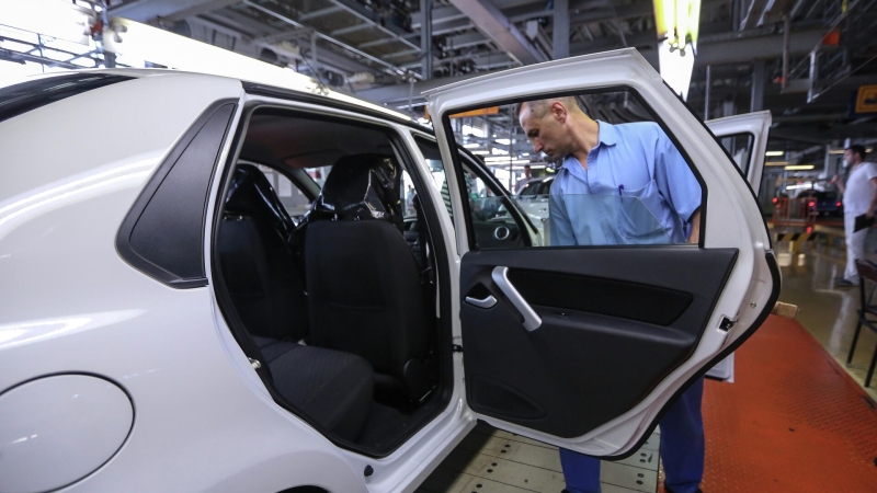 АвтоВАЗ продал более 1000 машин Lada Aura в 2025 году