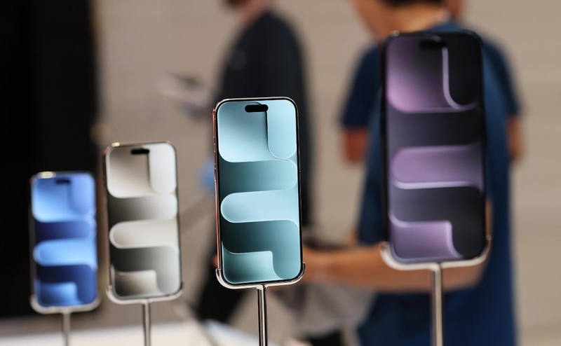 Индийским ретейлерам пригрозили штрафами за продажу iPhone в Россию