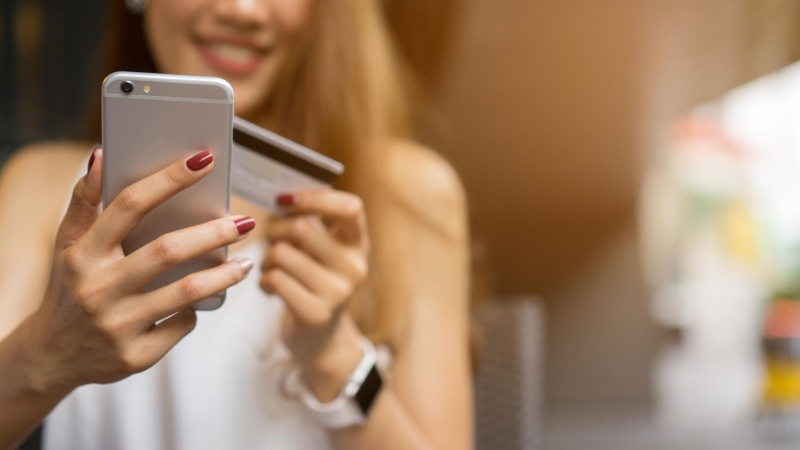 Россиянам объяснили, почему нельзя прикладывать карту к смартфону