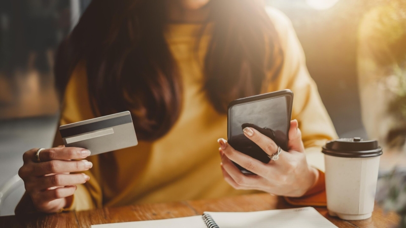 Россиянам объяснили, почему нельзя прикладывать карту к смартфону