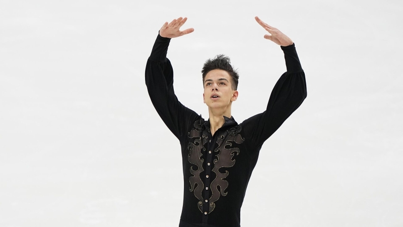 Плющенко подарит телефон ученице, чтобы его не забирала мама