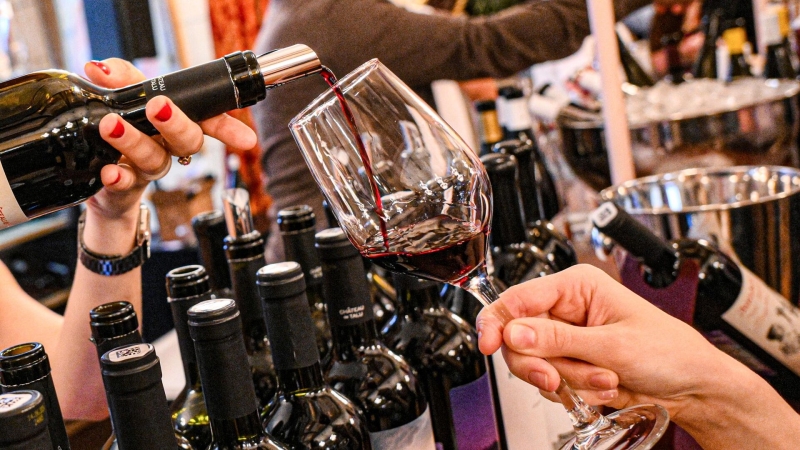 Эксперт рассказал, почему безалкогольное вино стоит дороже обычного