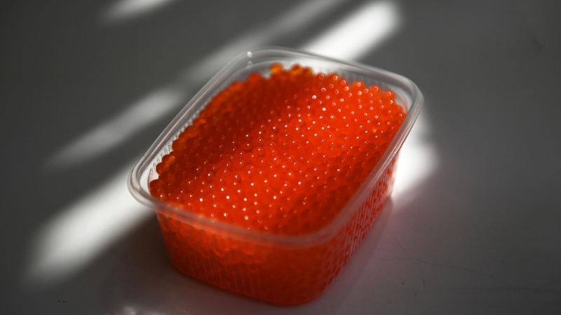 В Подмосковье накрыли цех по производству поддельной икры