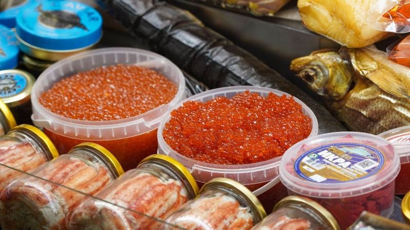 В Подмосковье накрыли цех по производству поддельной икры