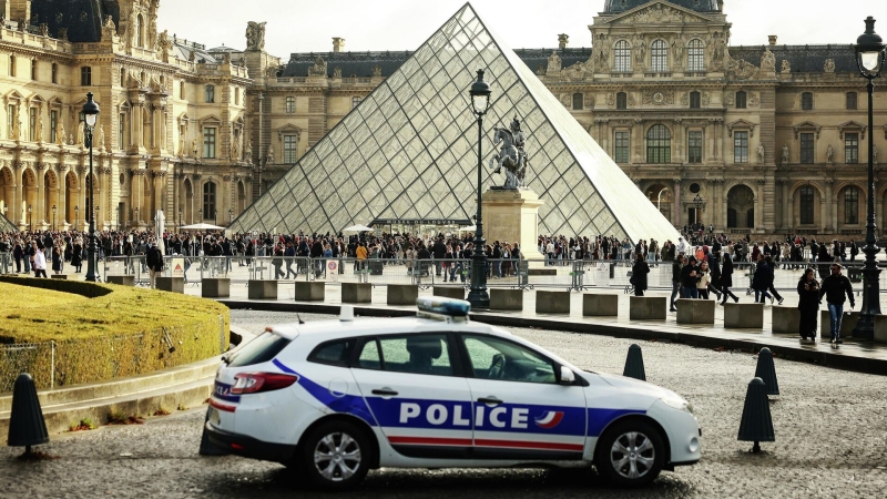 Задержанная во Франции россиянка рассказала о слежке за ней и ее семьей