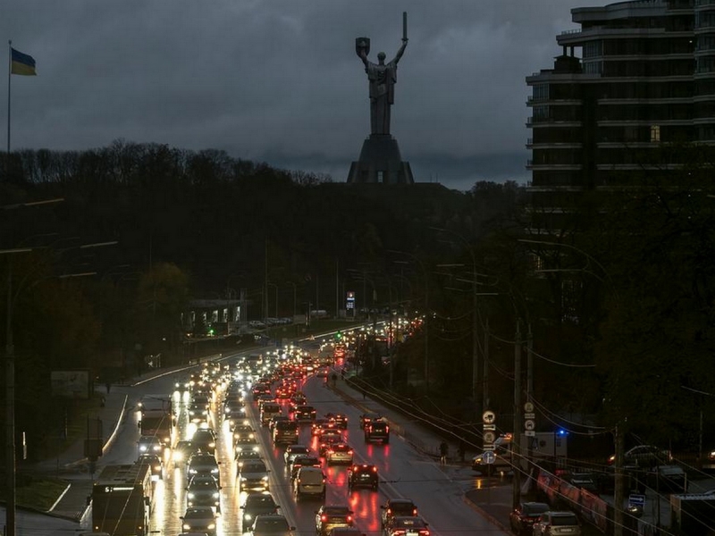 «Отключать будут чаще»: зимой Украина может остаться без света на 20–22 часа в сутки