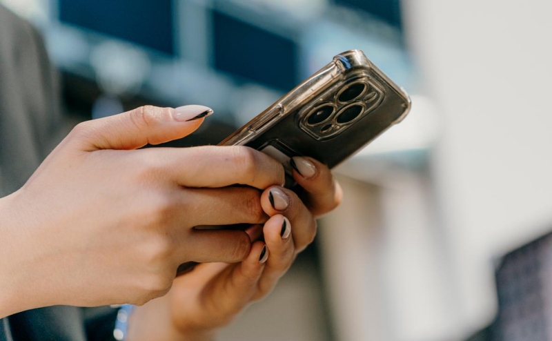 Bloomberg узнал о планах Apple внедрить перевод разговоров в AirPods