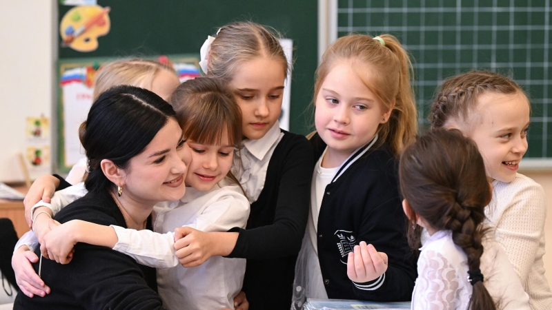 Володин поздравил учителей с профессиональным праздником