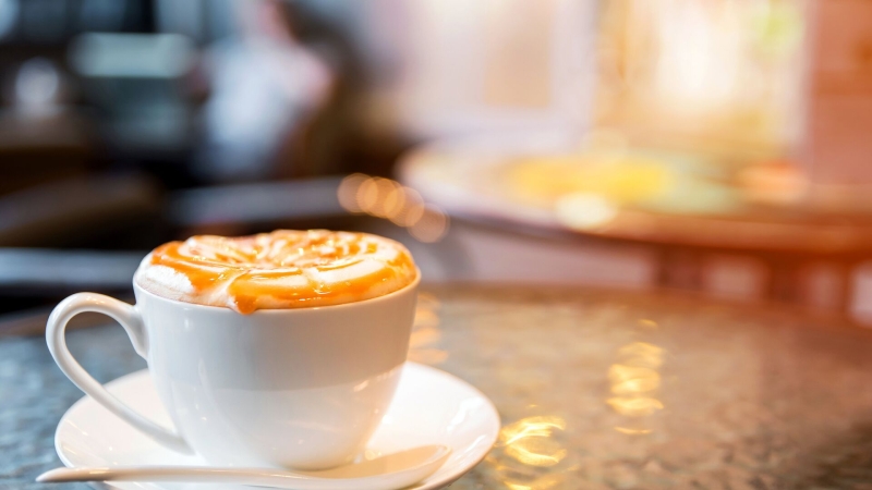 Назван самый популярный в России кофейный напиток