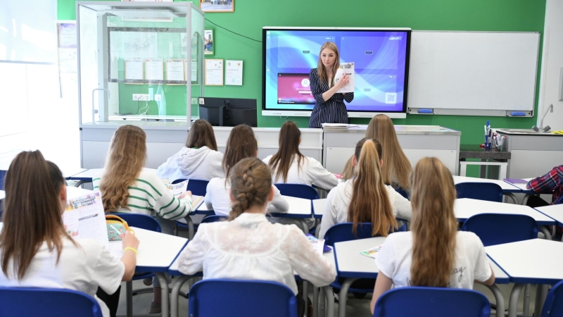 Володин поздравил учителей с профессиональным праздником